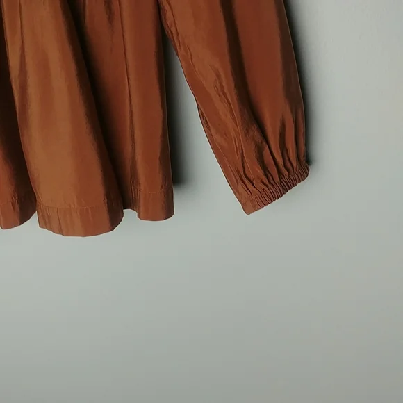 Express Pleated V-Neck Top - Picture 4 of 10